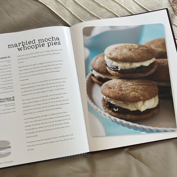 Whoppie Pie Recipe Book-NWOT - Picture 4 of 4